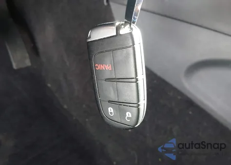 2016 Jeep Grand Cherokee Laredo z USA, uszkodzony, nr VIN 1C4RJEAG0GC505395